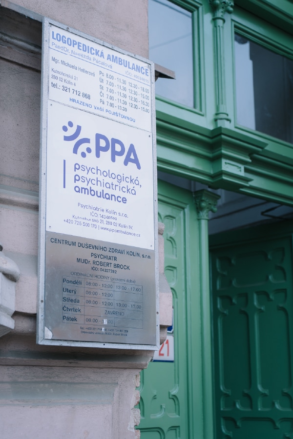 Vstup do ambulance z ulice Kutnohorská 21